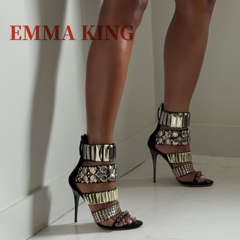Women Shoes Black - Czarne zdobione sandały na pasku wokół