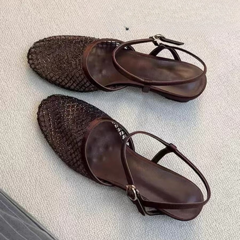 Francuskie sandały na koturnie – Women Shoes Model recenzja i cena