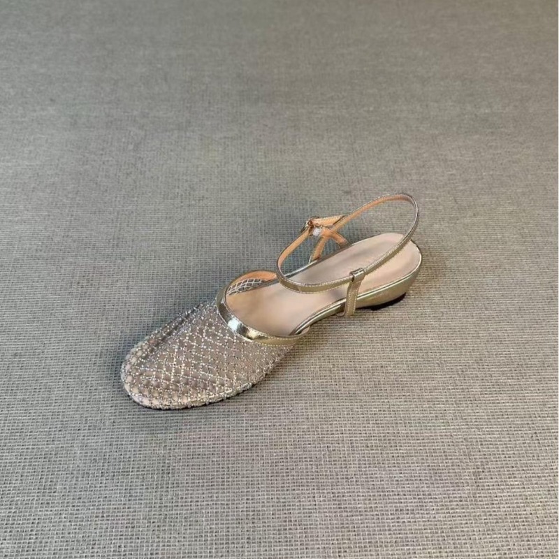 Francuskie sandały na koturnie – Women Shoes Model recenzja i cena