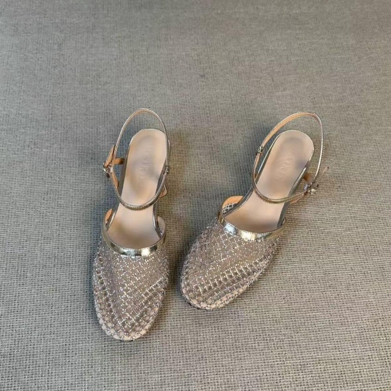 Francuskie sandały na koturnie – Women Shoes Model recenzja i cena